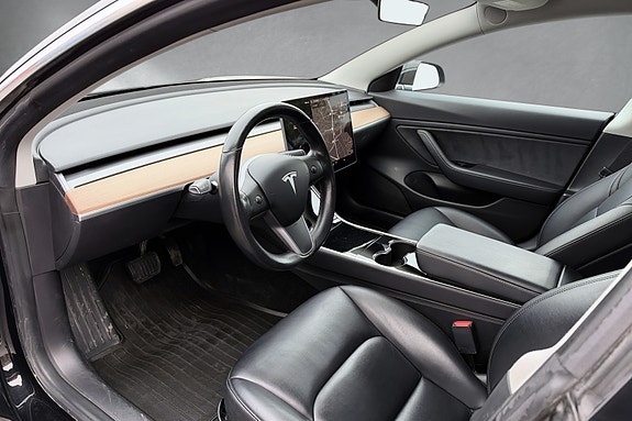 Tesla Model 3 8 of 19