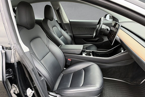 Tesla Model 3 11 of 19