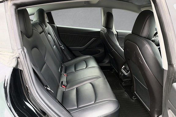 Tesla Model 3 18 of 19