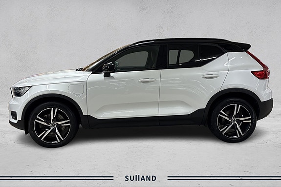 Volvo XC40 2 of 20