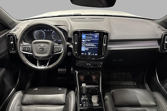 Volvo XC40 10 of 20