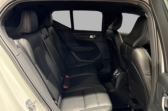Volvo XC40 17 of 20