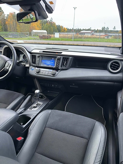 Toyota RAV4 18 of 30