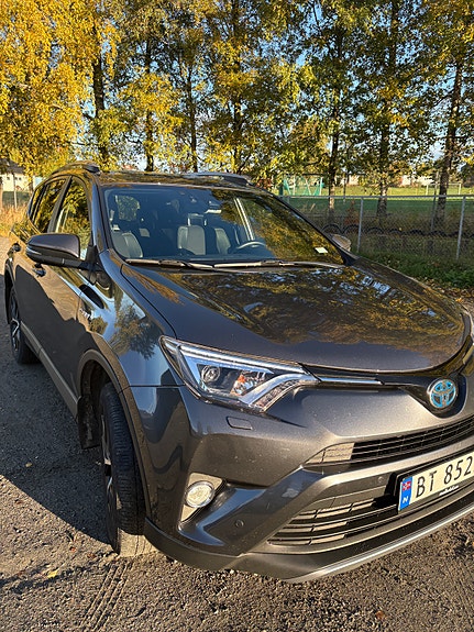 Toyota RAV4 3 of 30