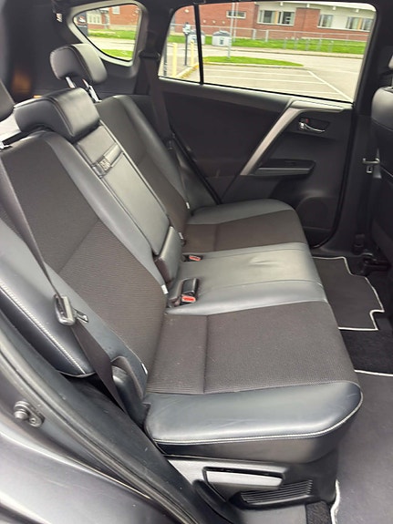 Toyota RAV4 19 of 30
