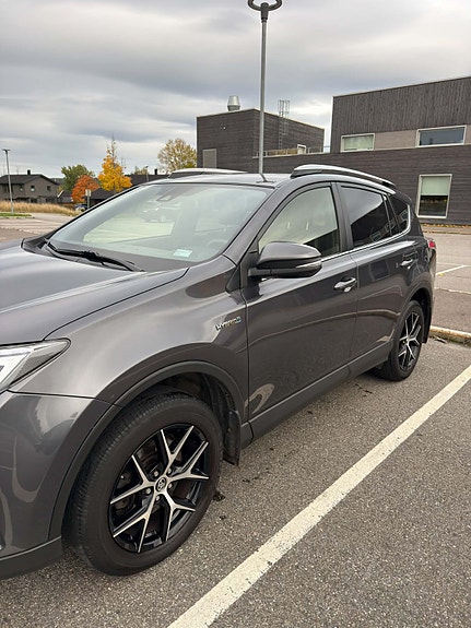 Toyota RAV4 23 of 30