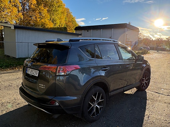 Toyota RAV4 2 of 30