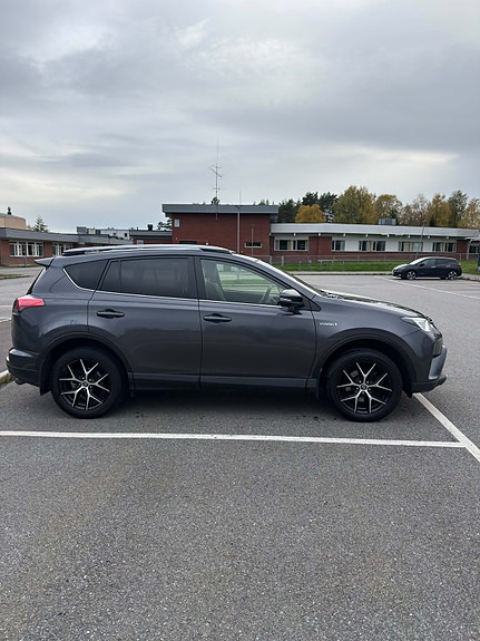 Toyota RAV4 24 of 30