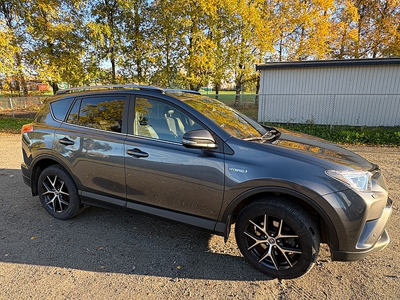 Toyota RAV4 30 of 30