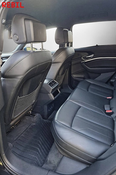 Audi e-tron 12 of 16