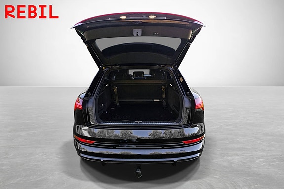Audi e-tron 14 of 16