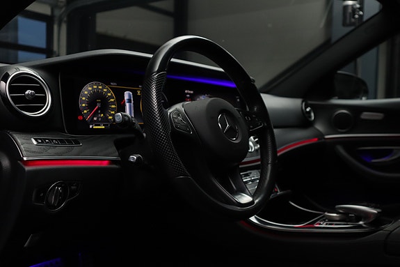 Mercedes-Benz E220 d 27 of 30