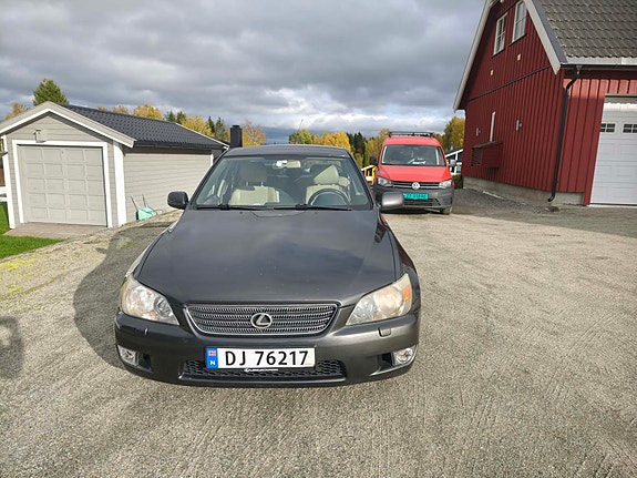 Lexus IS200 7 of 10
