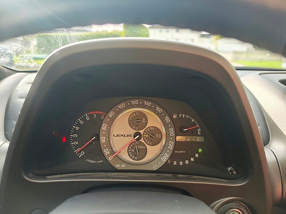 Lexus IS200 9 of 10