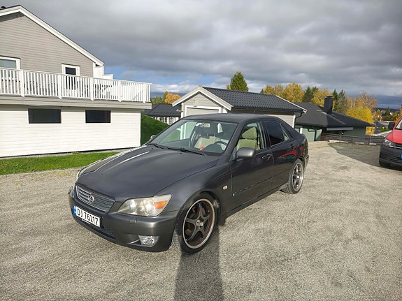 Lexus IS200 6 of 10