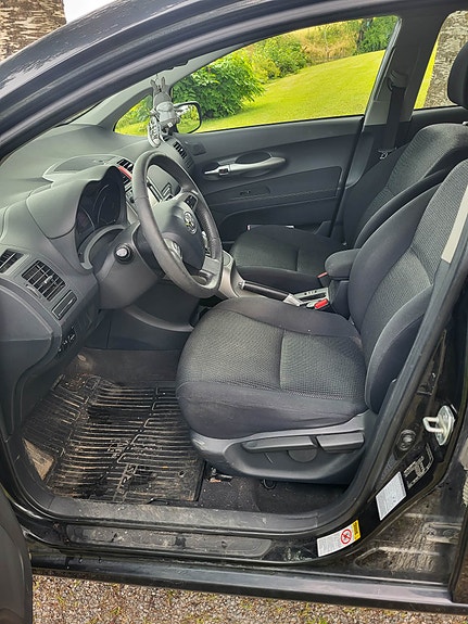 Toyota Auris 8 of 10