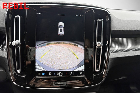 Volvo XC40 18 of 21