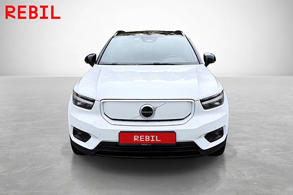 Volvo XC40 2 of 21