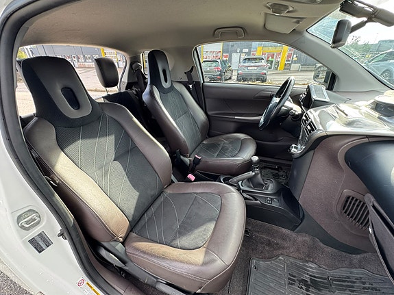 Toyota IQ 18 of 30