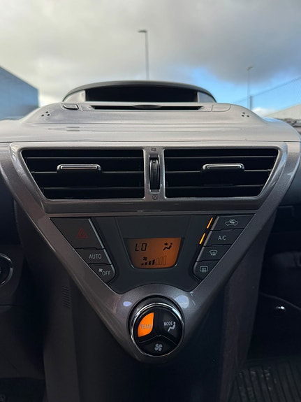 Toyota IQ 13 of 30