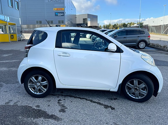 Toyota IQ 6 of 30