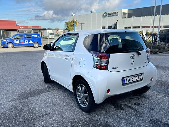 Toyota IQ 3 of 30