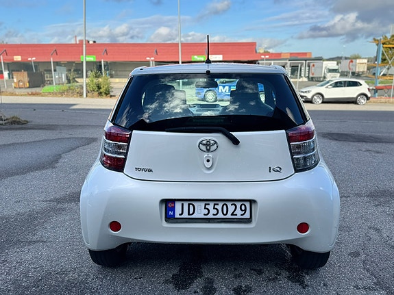 Toyota IQ 4 of 30
