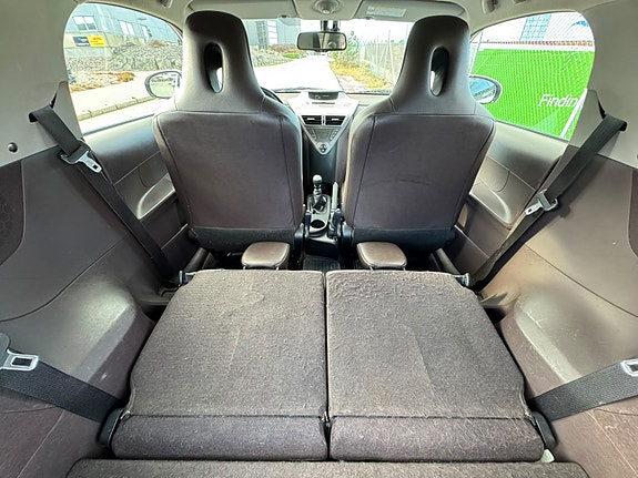 Toyota IQ 23 of 30