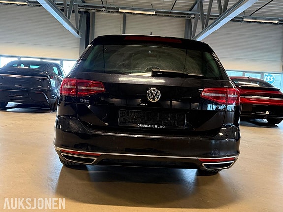 Volkswagen Passat 4 of 29