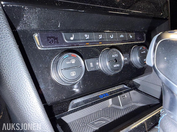 Volkswagen Passat 23 of 29