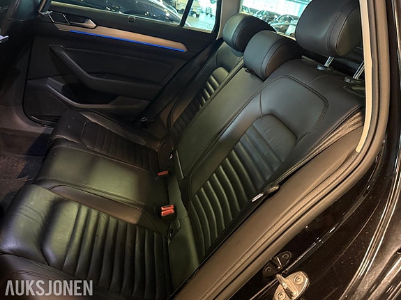 Volkswagen Passat 11 of 29