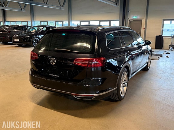 Volkswagen Passat 3 of 29
