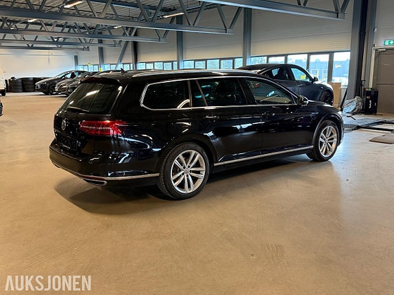Volkswagen Passat 5 of 29