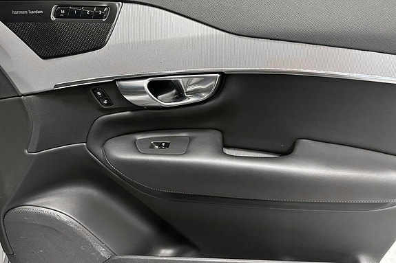 Volvo XC90 26 of 30