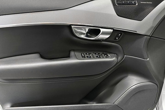 Volvo XC90 11 of 30