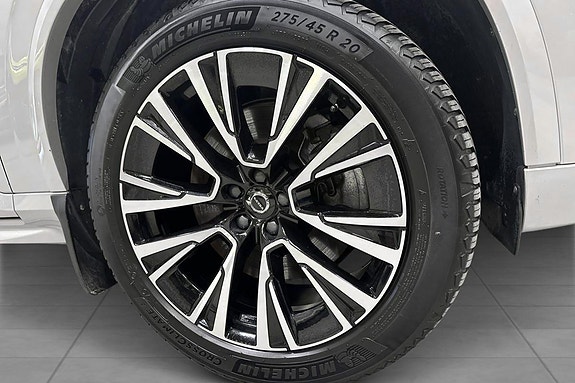 Volvo XC90 8 of 30