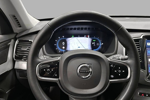 Volvo XC90 12 of 30