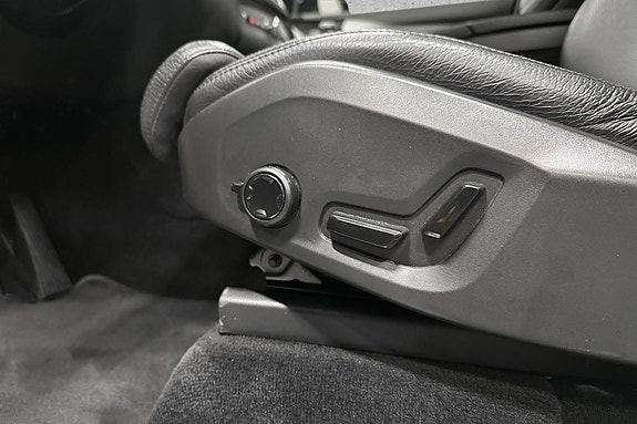 Volvo XC90 10 of 30