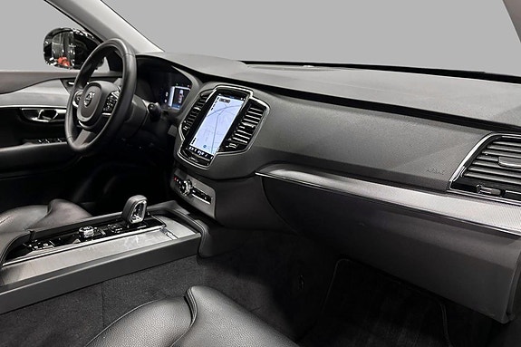 Volvo XC90 24 of 30