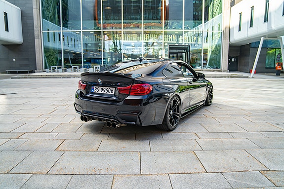 BMW M4 9 of 16