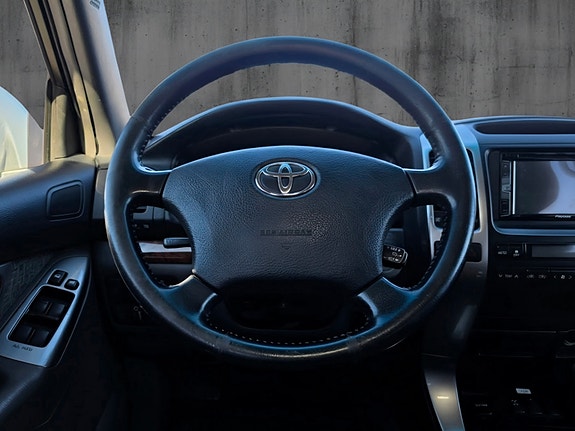Toyota Land Cruiser 23 of 30