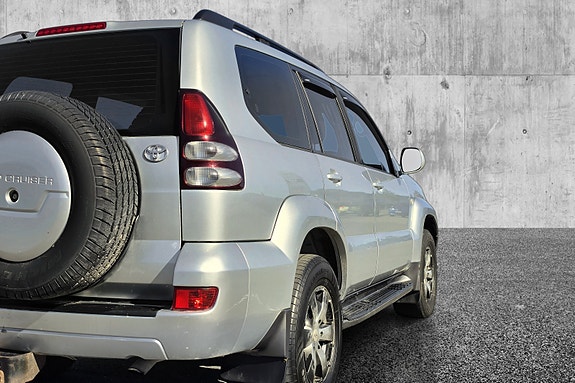 Toyota Land Cruiser 10 of 30