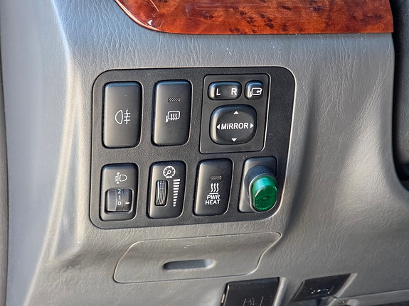 Toyota Land Cruiser 17 of 30
