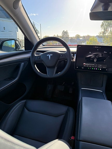Tesla Model Y 15 of 19