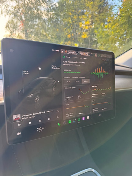 Tesla Model Y 16 of 19