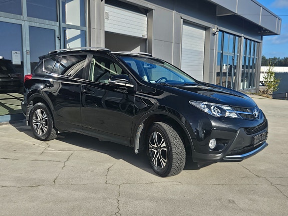Toyota RAV4 2 of 18