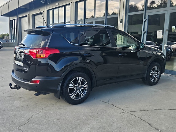 Toyota RAV4 4 of 18