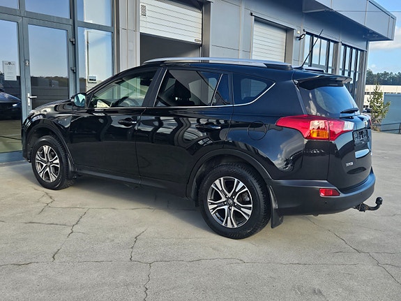 Toyota RAV4 3 of 18