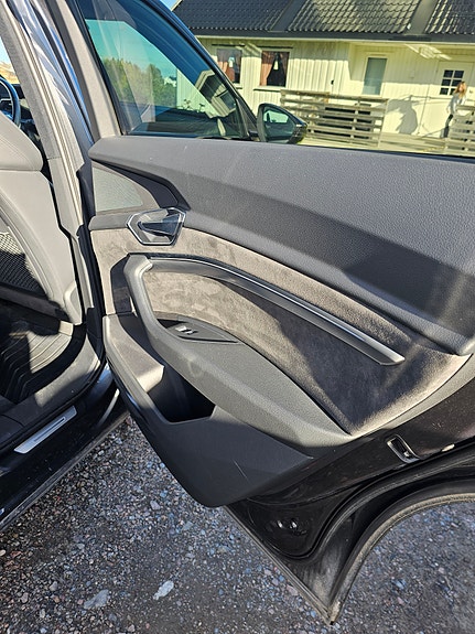 Audi e-tron 15 of 29