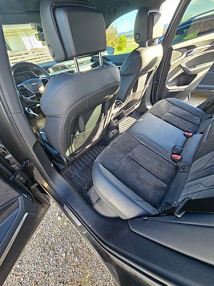Audi e-tron 18 of 29